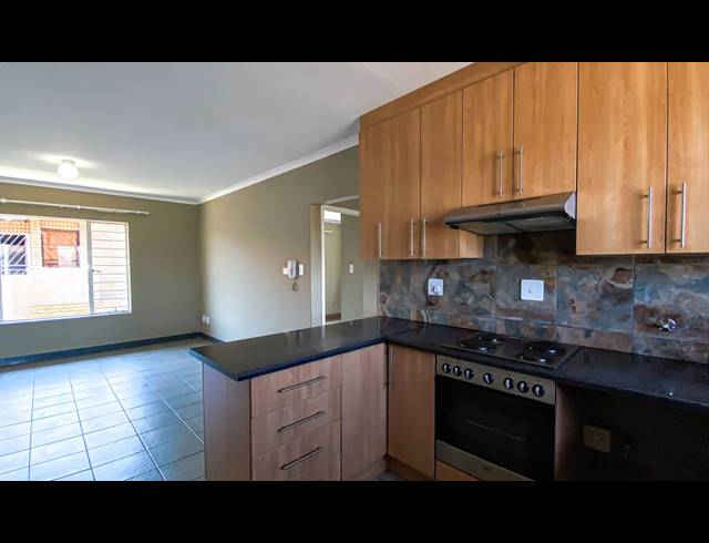 2 BEDROOM SECTIONAL TITLE FOR SALE IN KENLEAF